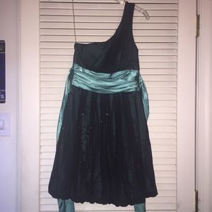 One-shoulder formal dress